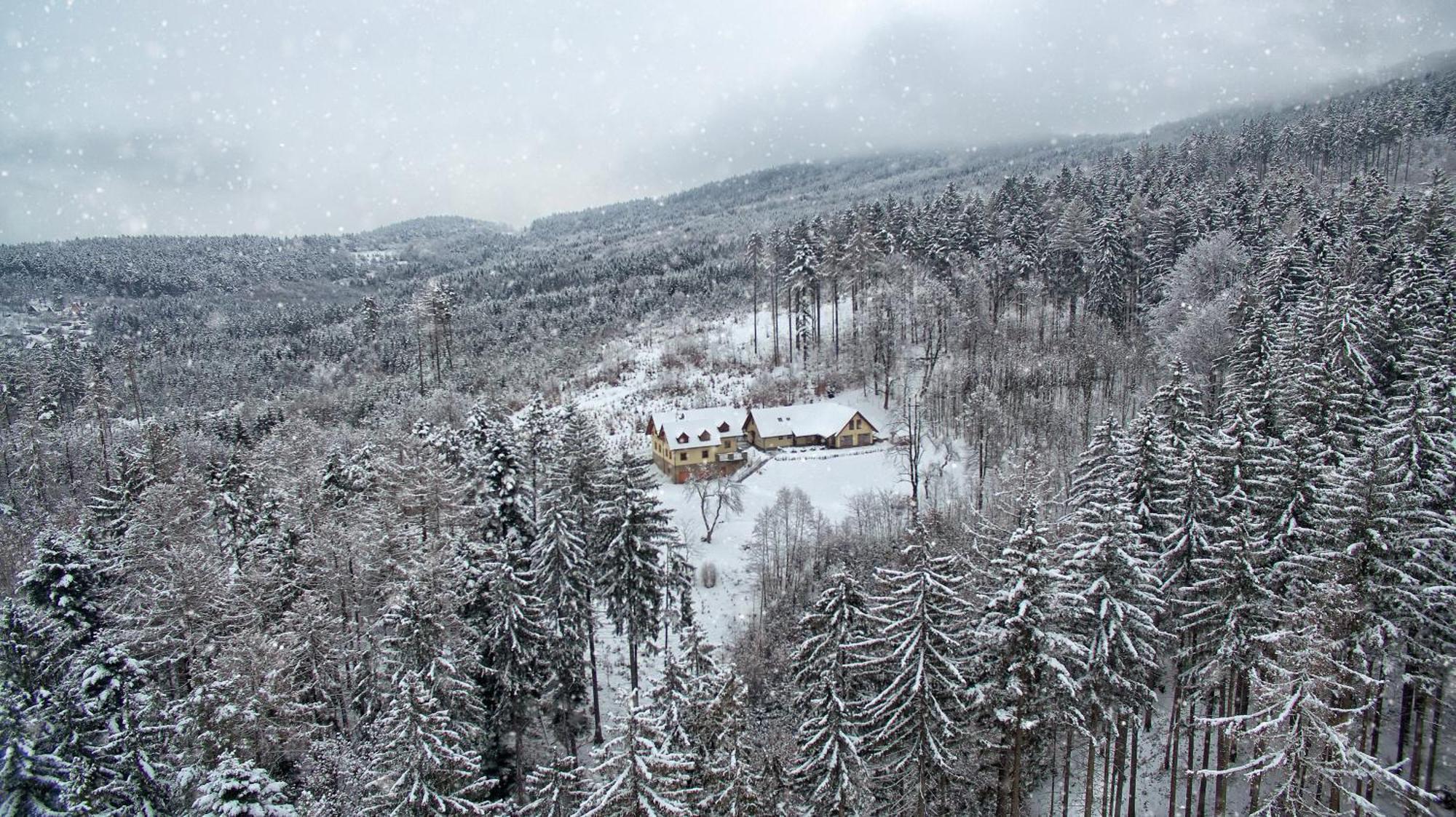 Penzion Na Kraji Lesa Valašské Meziříčí エクステリア 写真
